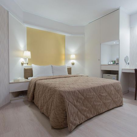 Monalisa Hotel Тайнан Екстериор снимка