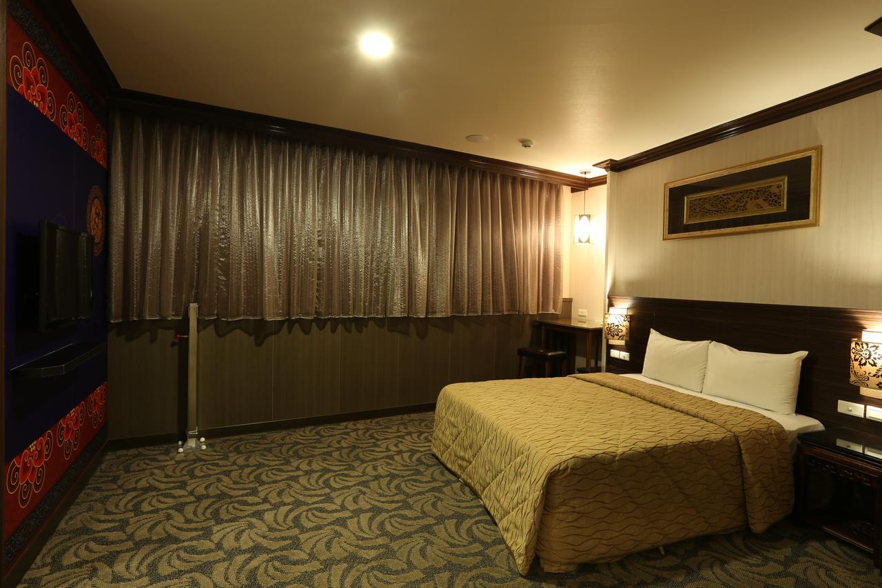 Monalisa Hotel Тайнан Екстериор снимка