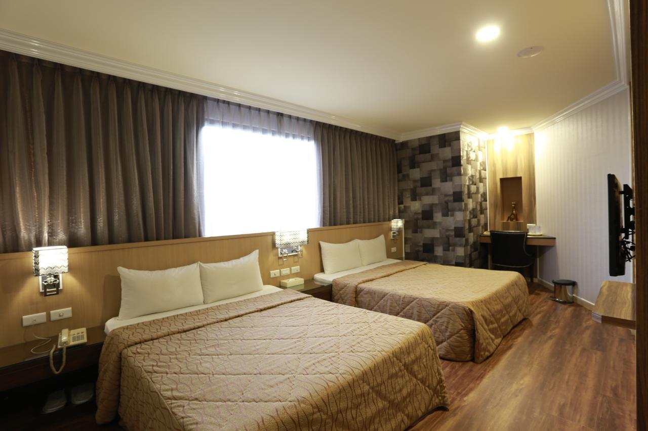 Monalisa Hotel Тайнан Екстериор снимка