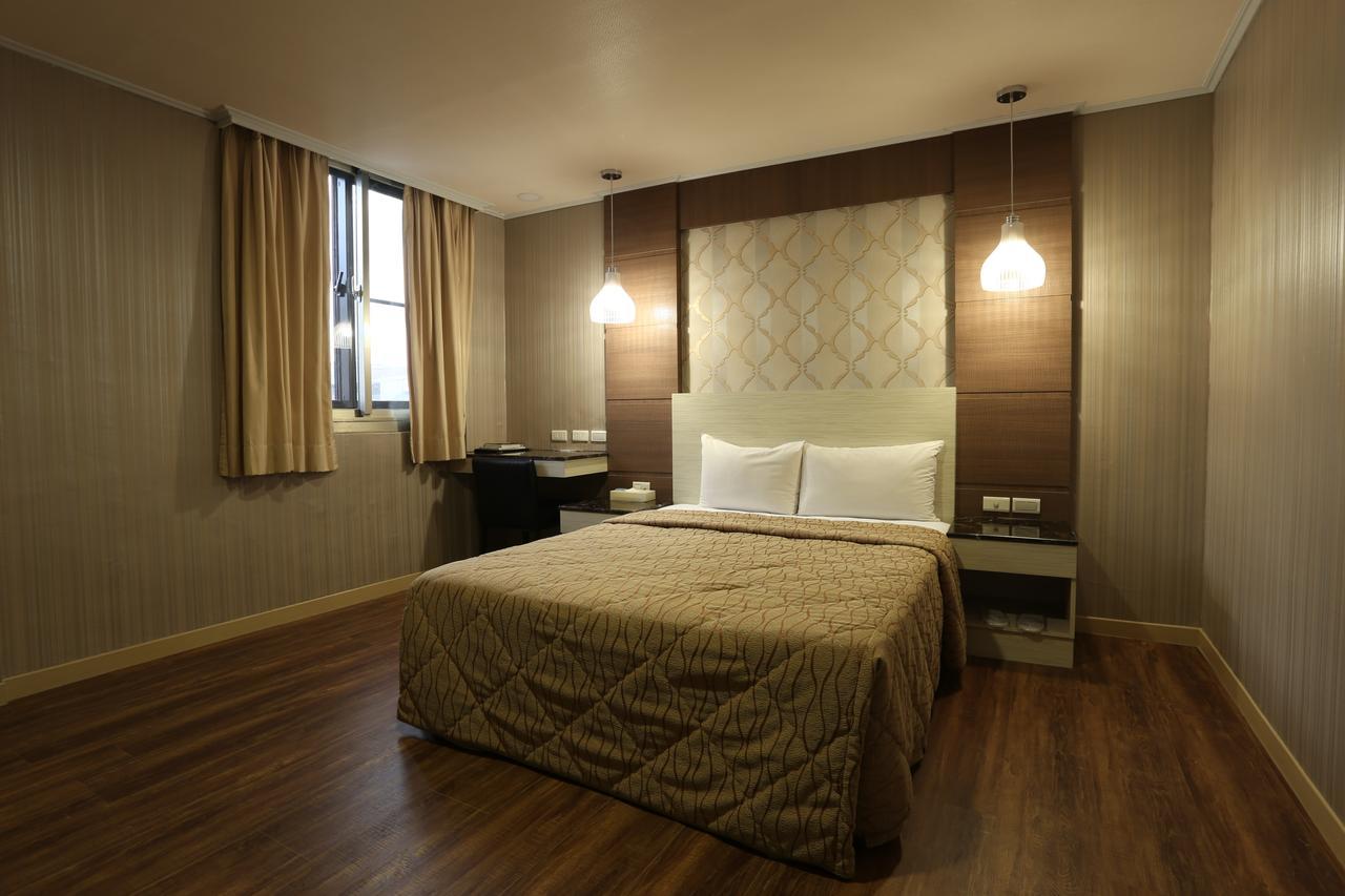Monalisa Hotel Тайнан Екстериор снимка
