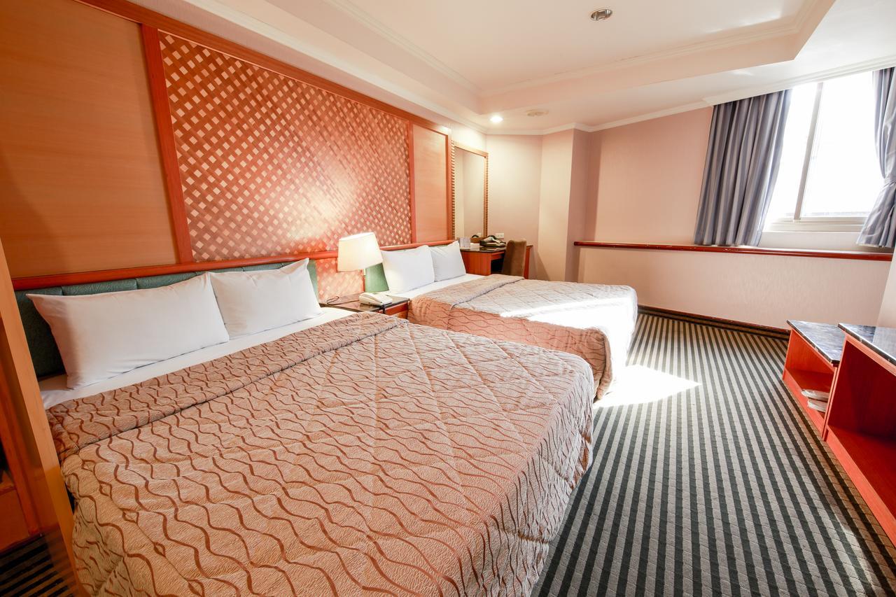 Monalisa Hotel Тайнан Екстериор снимка