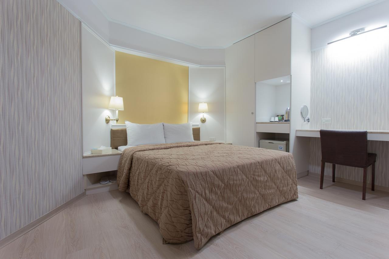Monalisa Hotel Тайнан Екстериор снимка