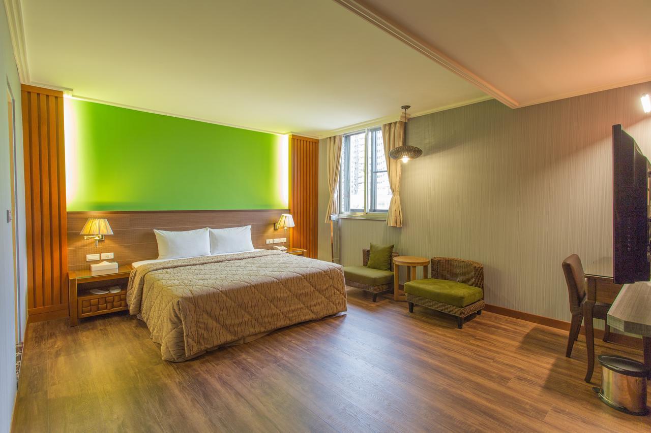 Monalisa Hotel Тайнан Екстериор снимка
