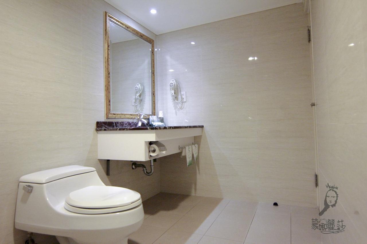 Monalisa Hotel Тайнан Екстериор снимка