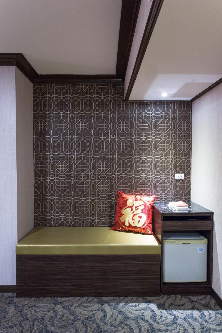 Monalisa Hotel Тайнан Екстериор снимка